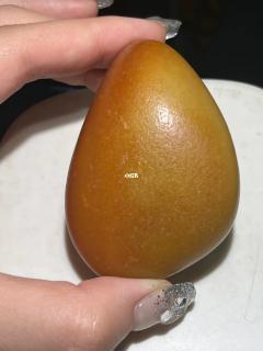 180.6克,新疆和田玉籽料原石 黄沁皮,整块料子无论是形状还是皮色与玉