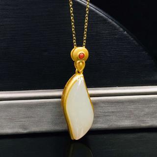 古法银镶嵌和田玉柳叶配南红吊坠