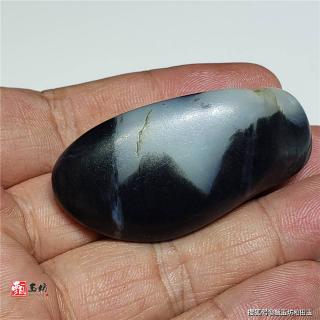 甄玉坊:再说和田玉青花籽料,黑白分明的青花籽料才是上品