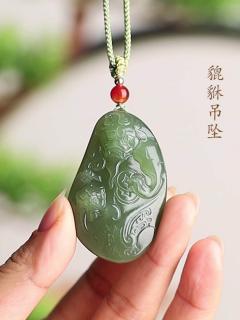 为什么越来越多人把湖水绿和田玉貔貅戴在身上?🤔